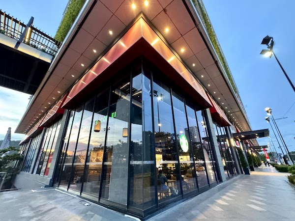 Starbucks星巴克新光左營門市