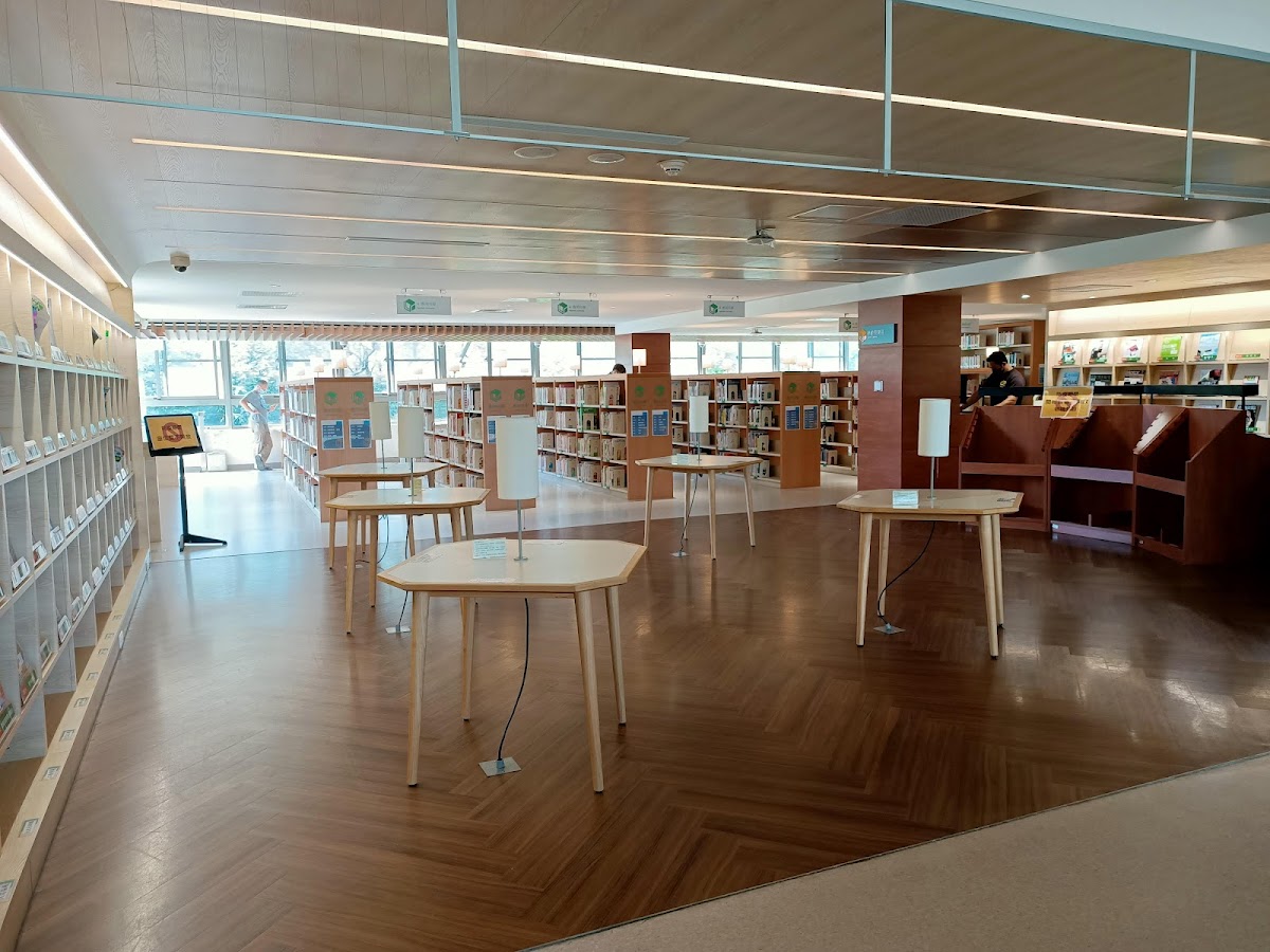 桃園市立圖書館龍潭分館