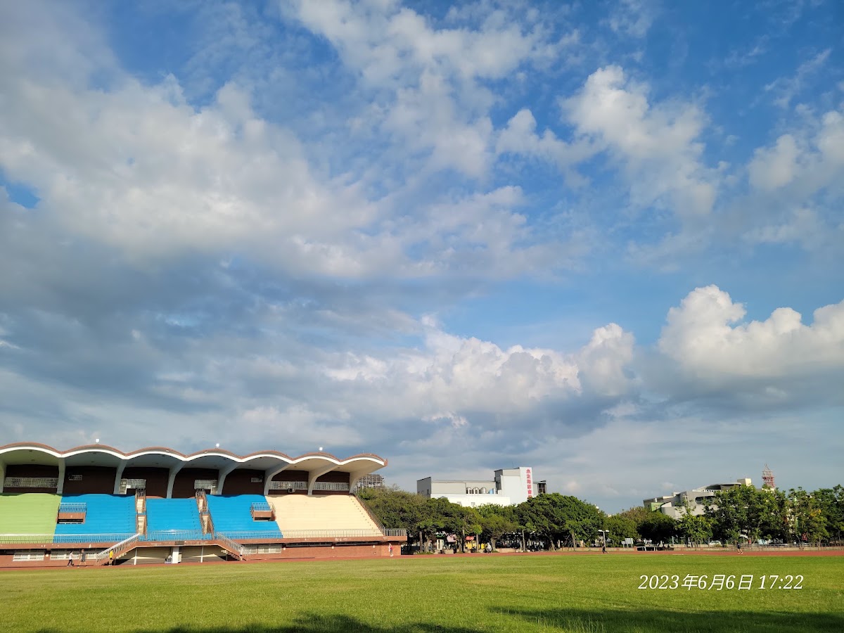 鹿港體育館